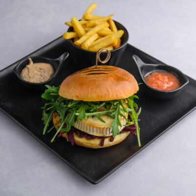 Mesainis su ozkos suriu – OKATA restoranas